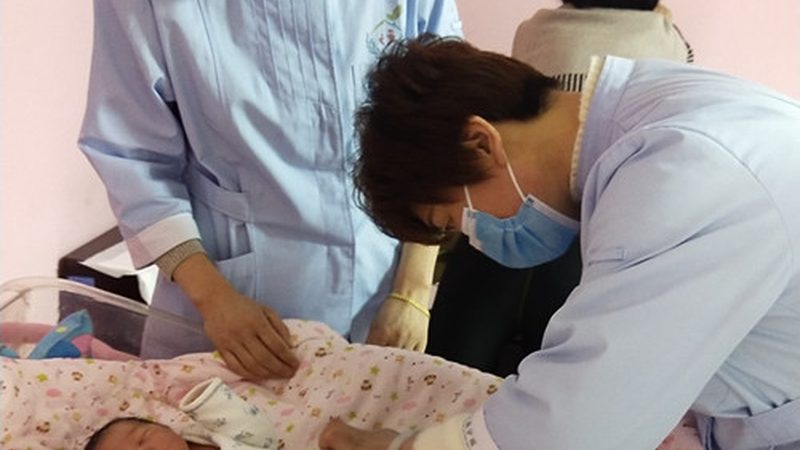 小儿推拿按摩板，木质和塑料到底差在哪