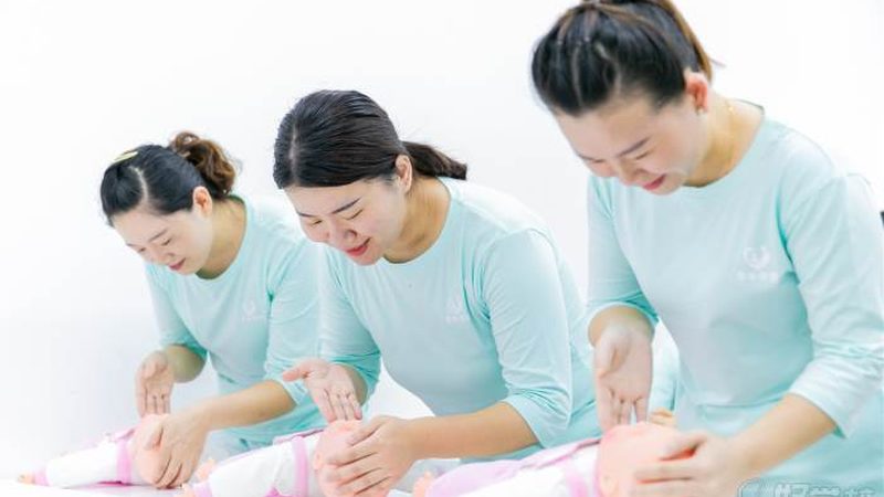 除了散热性能外，折叠洗澡桶还具有以下优势：