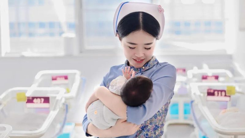 月嫂与母婴护理师：揭秘两者间的关键差异